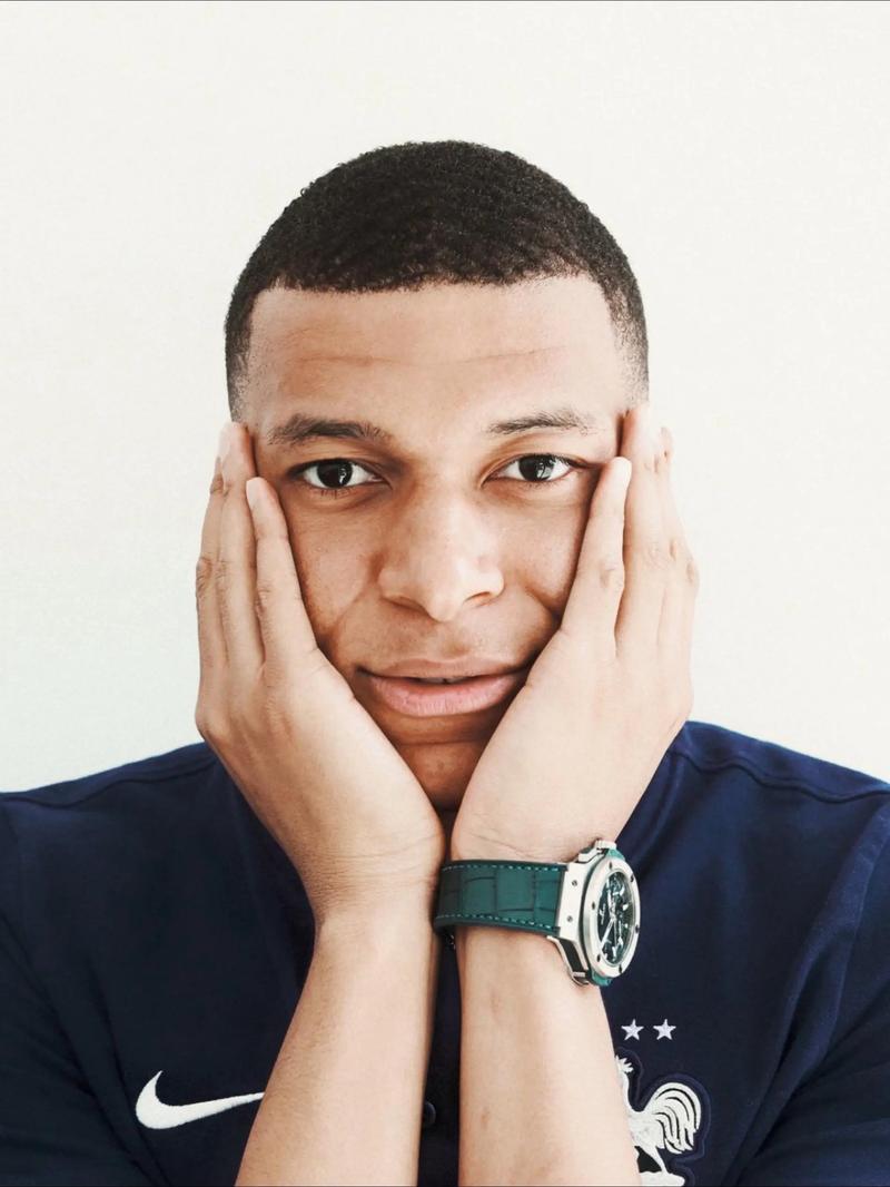 联合国难民署75周年慈善之夜在沪举行，杨扬陈露等体坛明星助阵