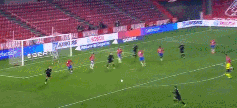 忍不了！球迷刷屏利物浦官方社媒评论区，要求斯洛特下课