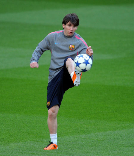 “你不是梅西C罗”！范戴克公开力挺后，萨拉赫仍被狠批