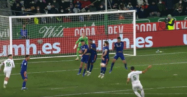 队记：斯玛特因背部伤势，将缺席今天对阵独行侠的比赛